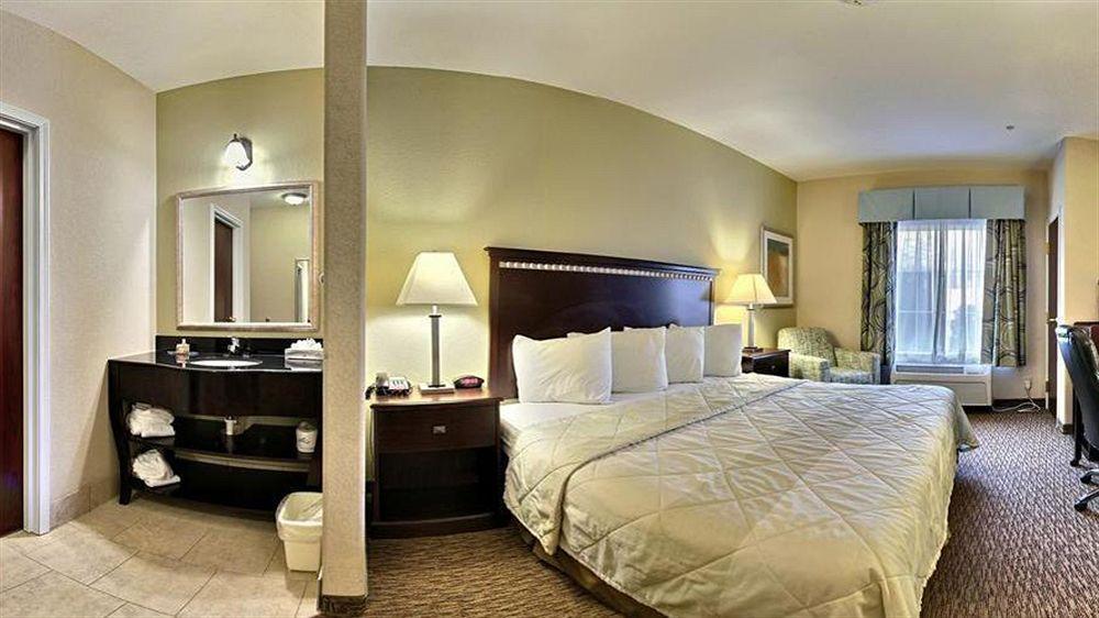 Magnolia And 3* Pooler
